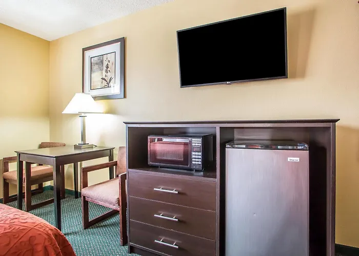 Quality At I-74 Inn 4*